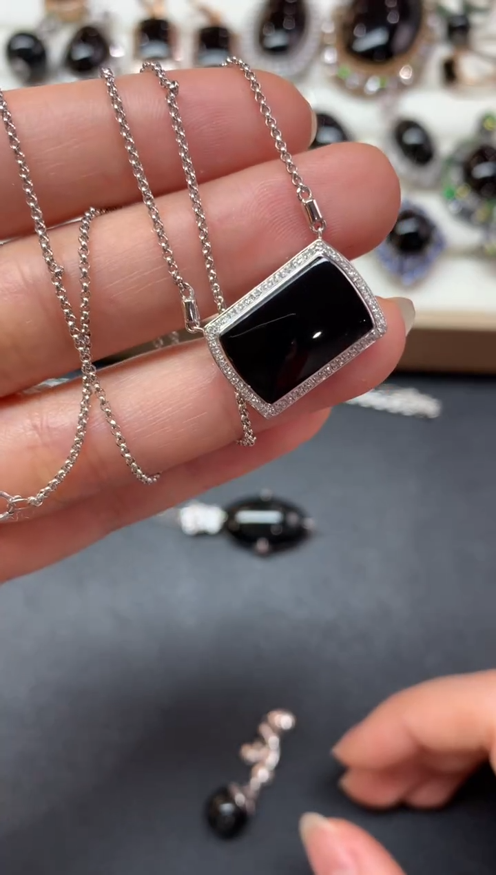 【闪购商品】翡翠套链18K金镶嵌S68|7500