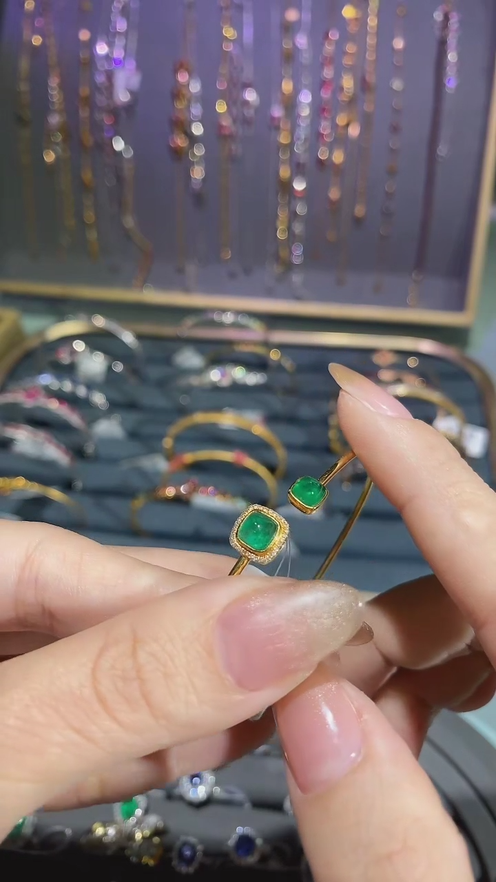 【闪购商品】祖母绿手镯18K金镶嵌手镯