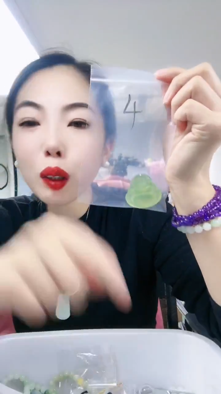 【闪购商品】蛇纹石玉颈饰未镶嵌岫玉佛公微瑕