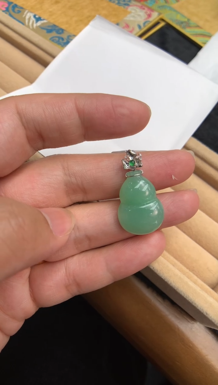 【闪购商品】翡翠颈饰18K金镶嵌葫芦