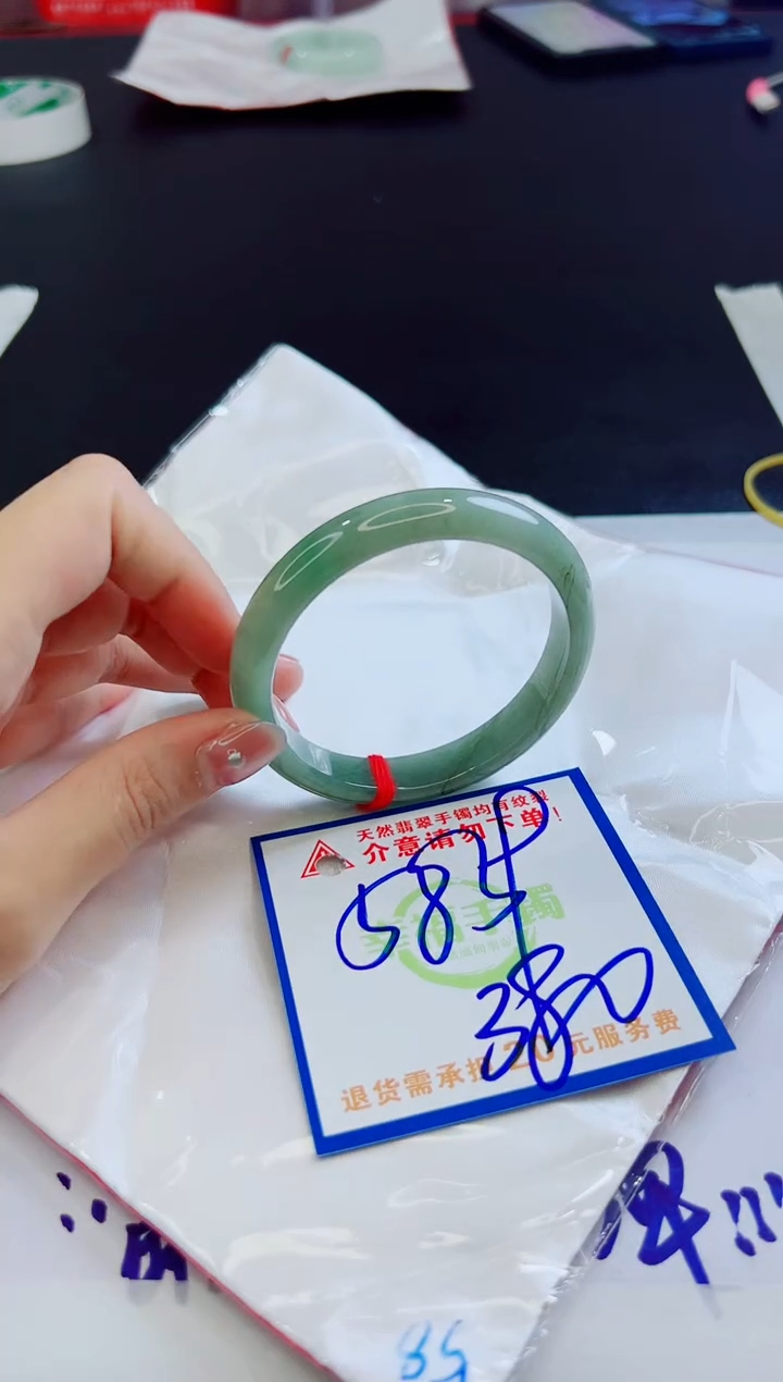 【闪购商品】翡翠未镶嵌手镯，质检证书图片色彩偏黑白