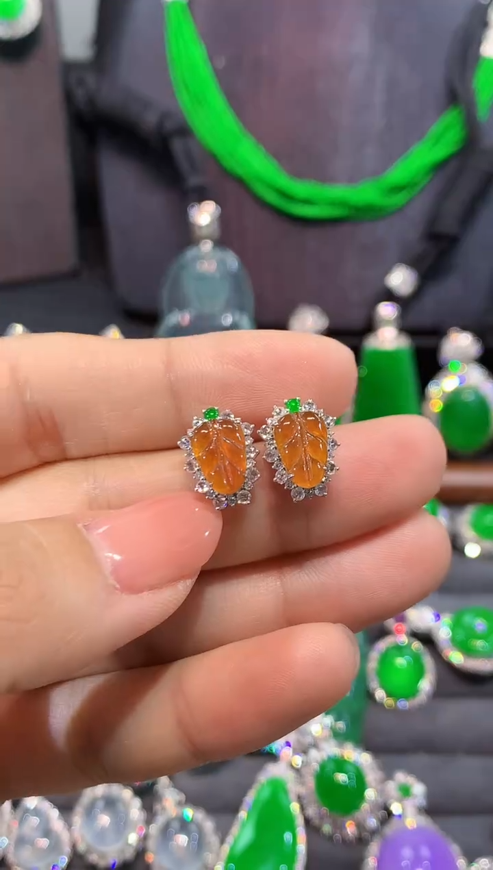 18K金镶嵌翡翠耳饰耳钉