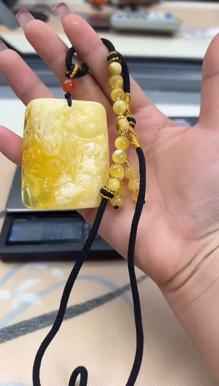 【闪购商品】琥珀裸石未镶嵌蜜蜡吊坠