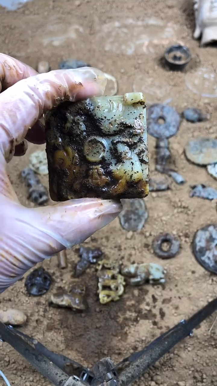 未镶嵌和田玉挂件五*楼1