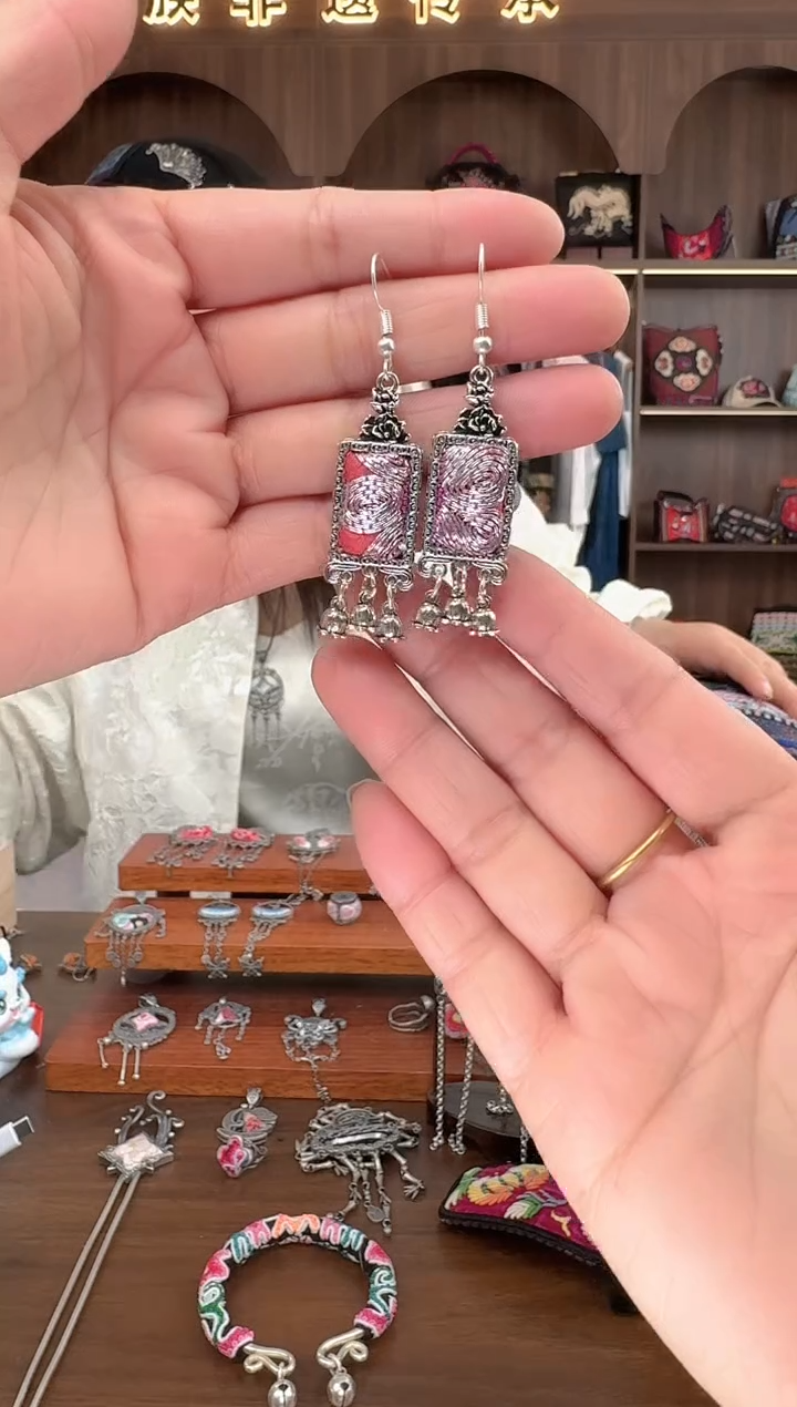 【闪购商品】织绣扶光苗绣传承60