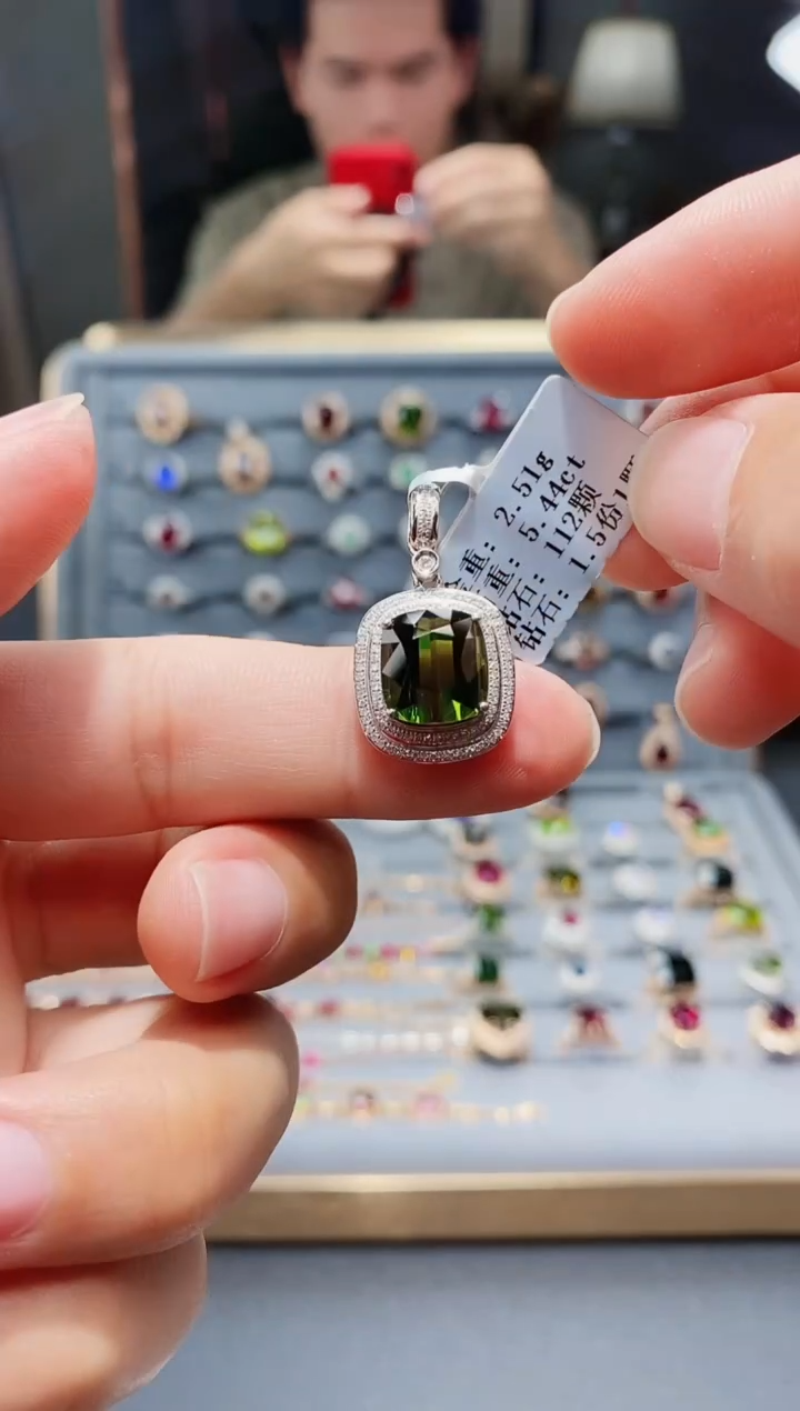 18K金镶嵌颈饰碧玺5.44.