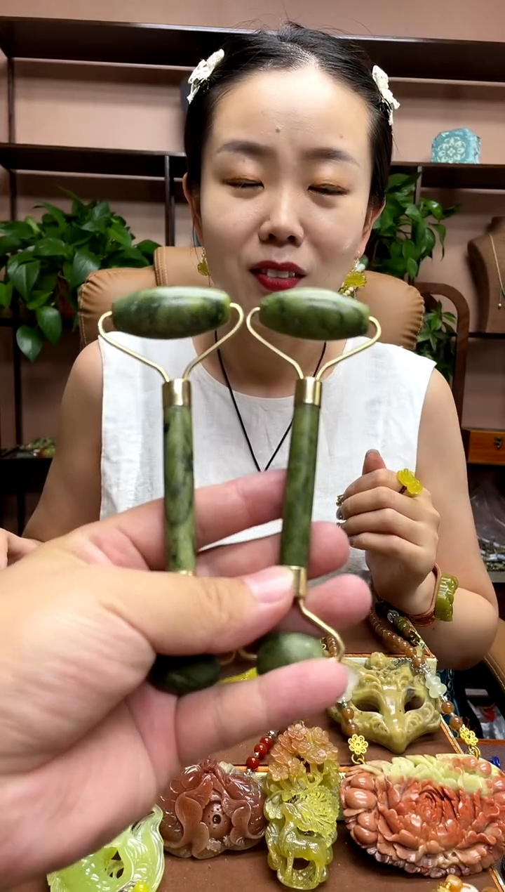 未镶嵌岫玉吊坠多样性发货发其中之一