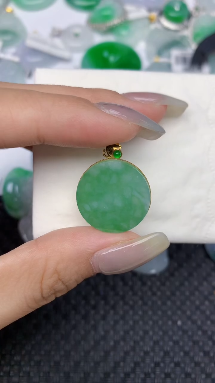 颈饰18K金镶嵌翡翠 天然缅甸翡翠a货百元以上9元证书费自理