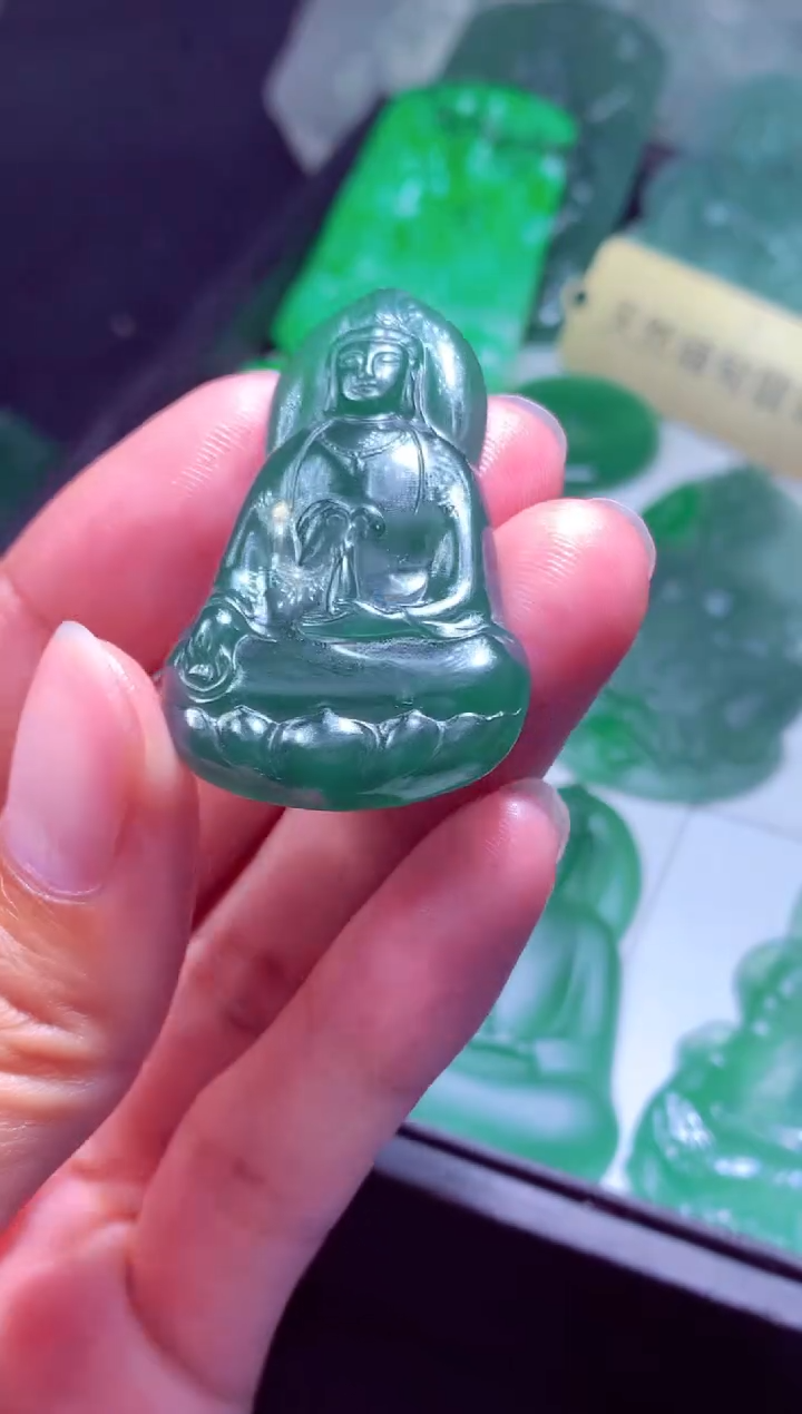 未镶嵌定制翡翠女*天然缅甸翡翠A货吊坠多样性发货其一