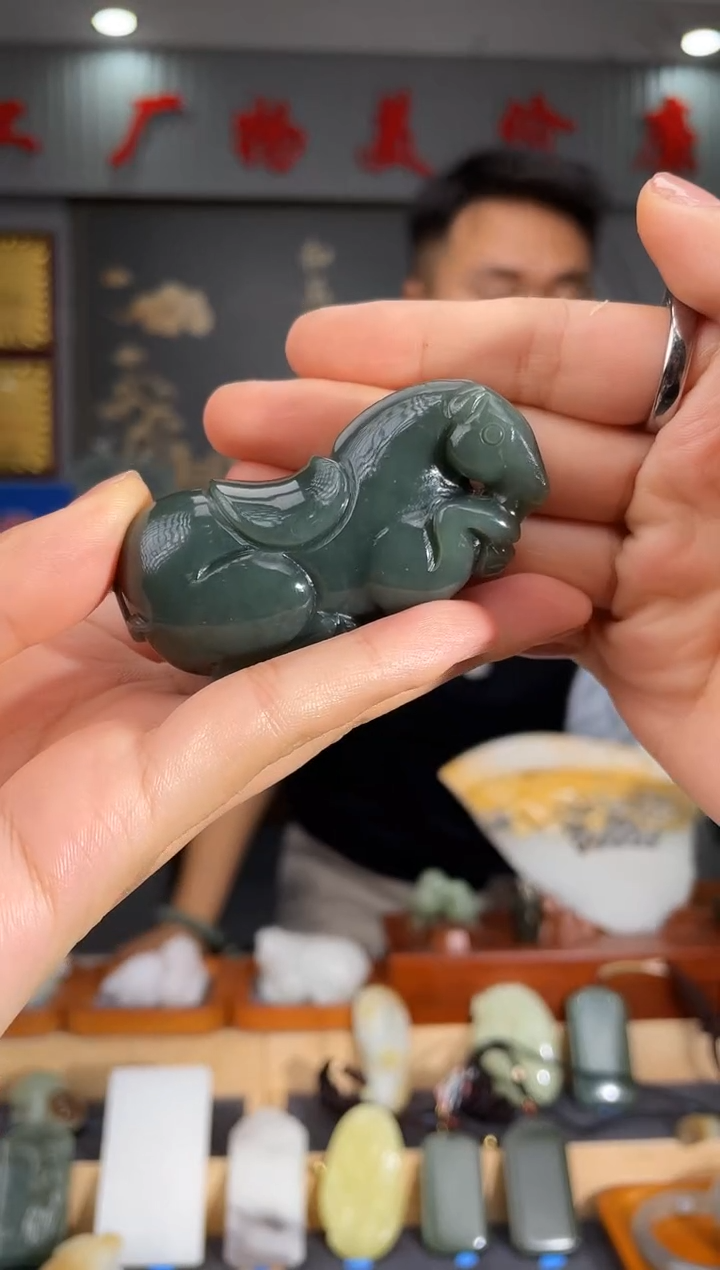 和田玉未镶嵌颈饰1