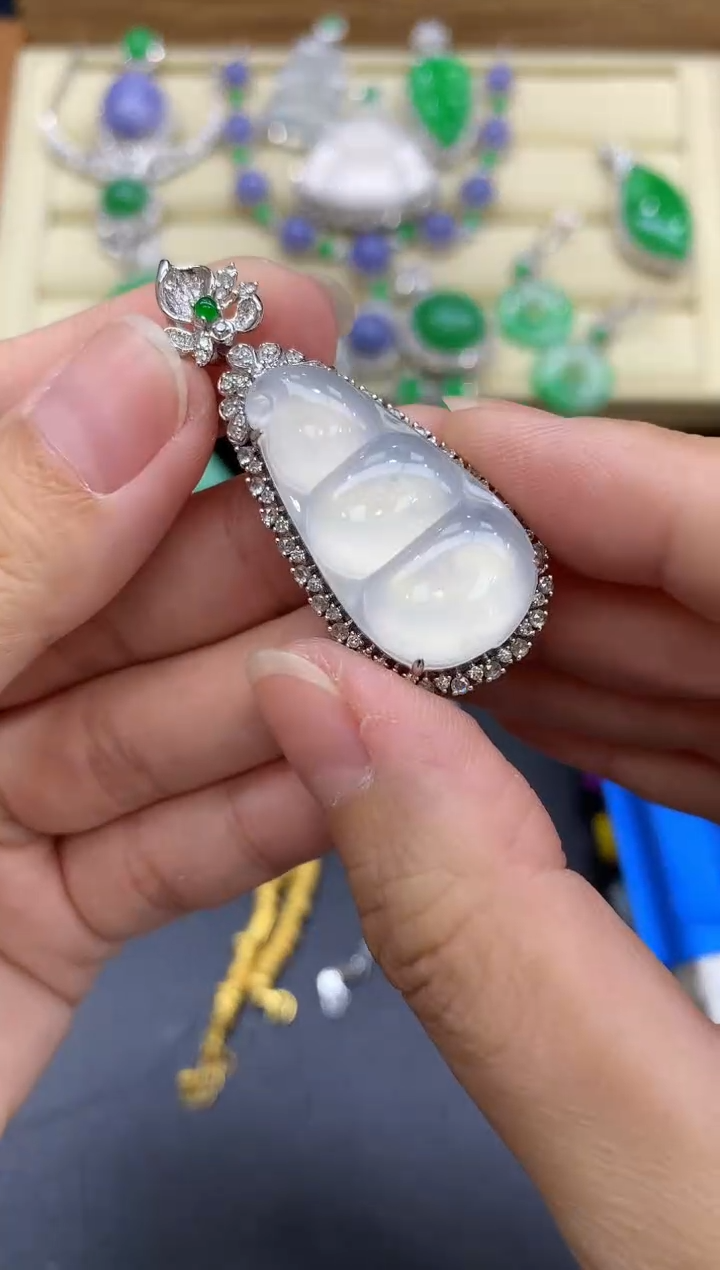 翡翠18K金镶嵌颈饰420-中国好珍宝