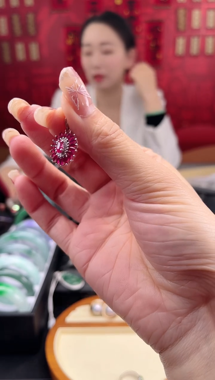 【闪购商品】红宝石颈饰18K金镶嵌吊坠