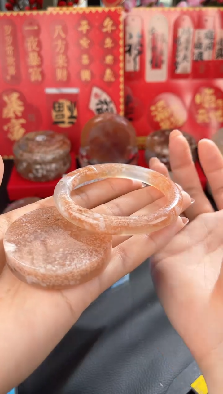 【闪购商品】石英质玉手镯未镶嵌53