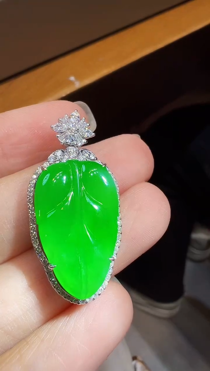 吊坠(不含链)18K金镶嵌翡翠树叶