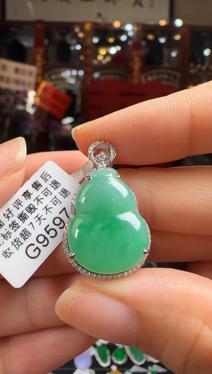 翡翠18K金镶嵌颈饰G9597冰阳绿葫芦