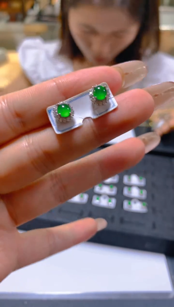 未镶嵌翡翠耳饰多样性发一