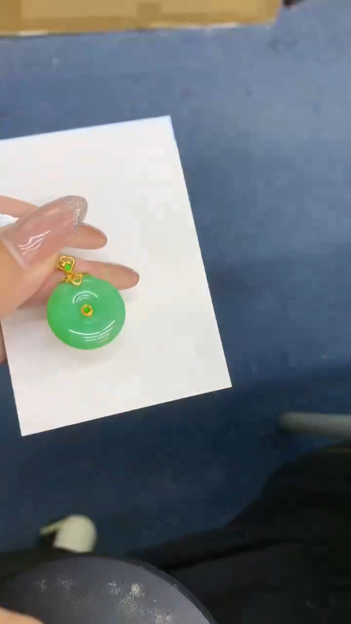 颈饰18K金镶嵌翡翠1