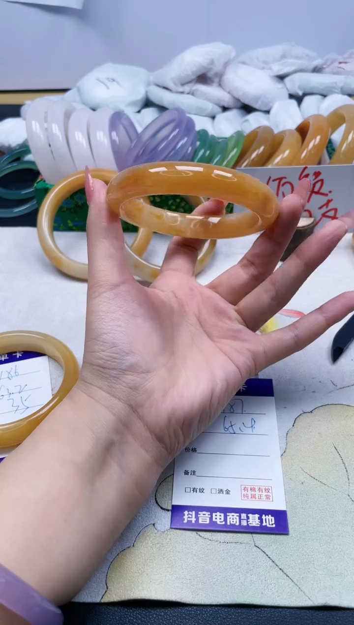 【闪购商品】石英质玉手镯未镶嵌187/65.4