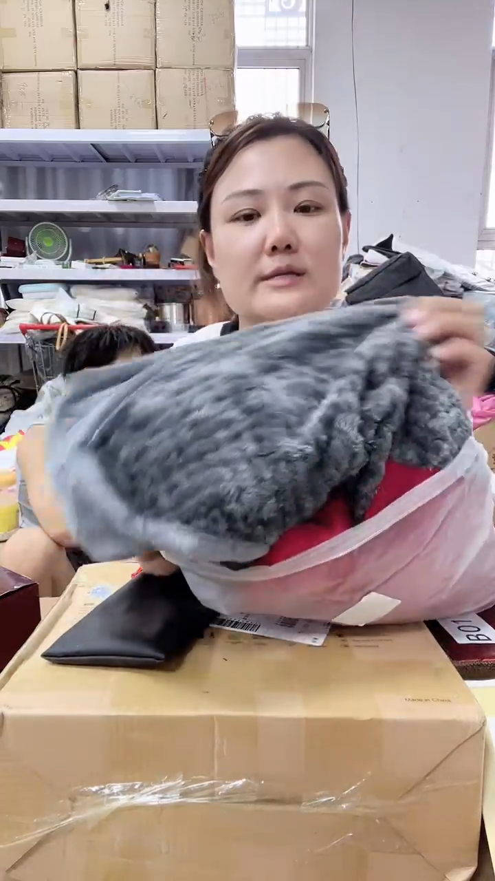 牦牛剖层皮革琪老板女包1号店洋气腋下包发图片款