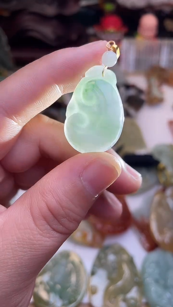 颈饰未镶嵌翡翠如意