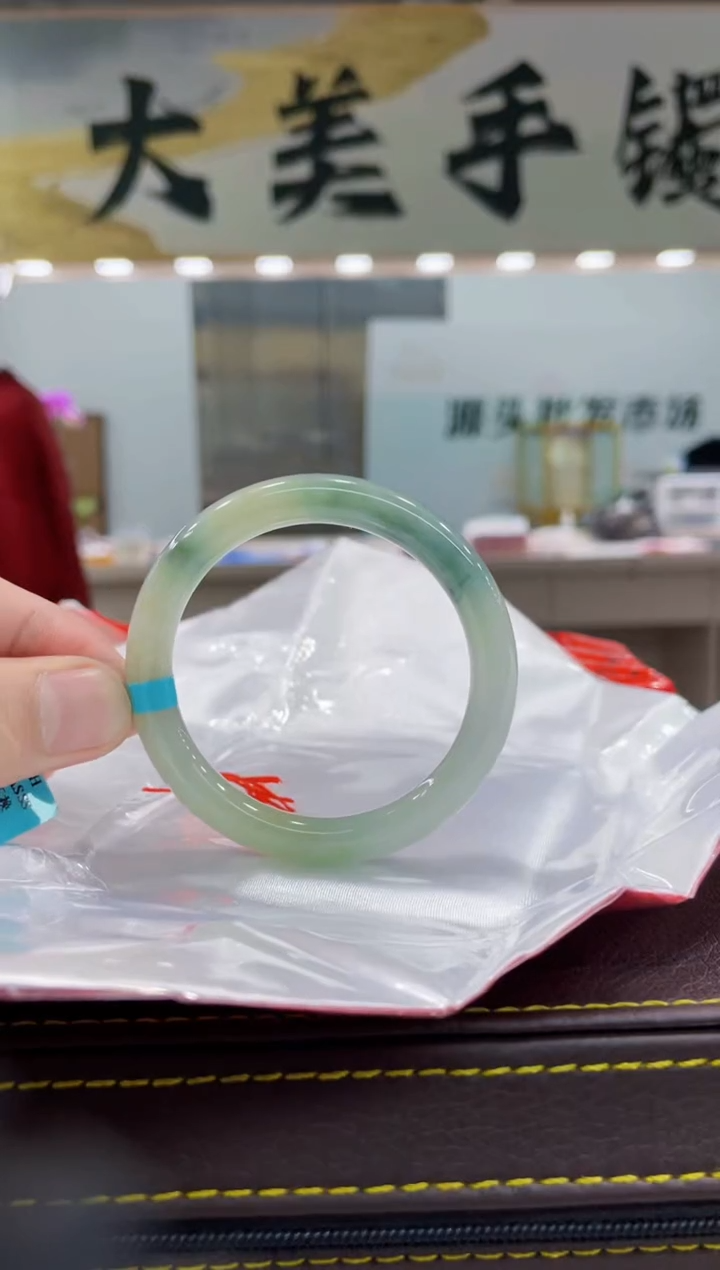 【闪购商品】翡翠手镯未镶嵌手镯