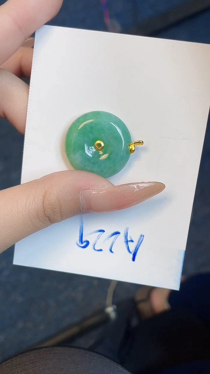 【闪购商品】翡翠颈饰18K金镶嵌00000000