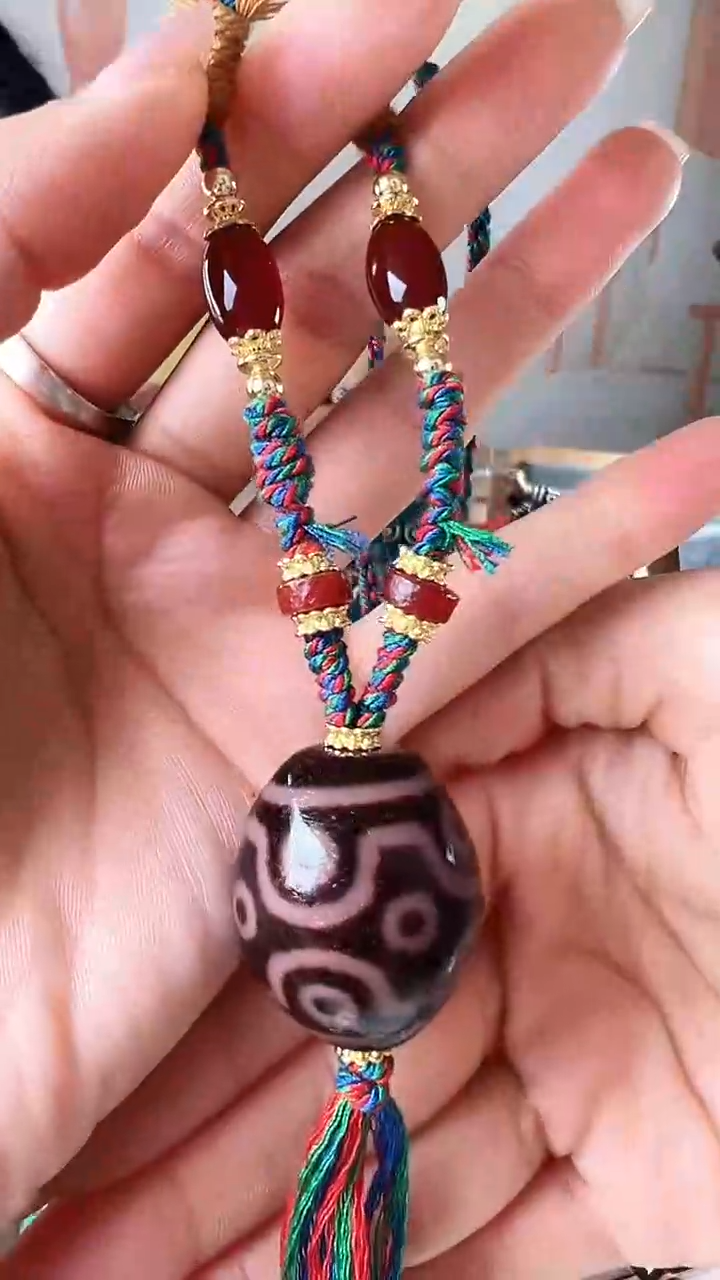 未镶嵌颈饰玛瑙/玉髓**平九眼