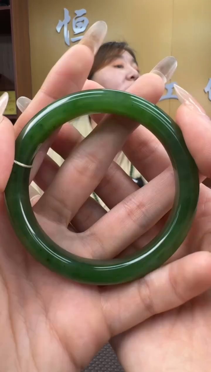 【闪购商品】和田玉手镯未镶嵌58