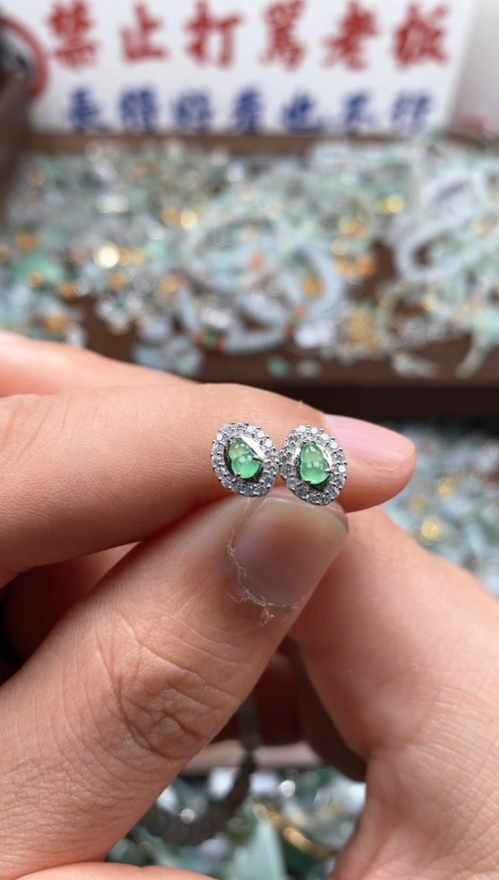 【闪购商品】翡翠颈饰未镶嵌哥哥