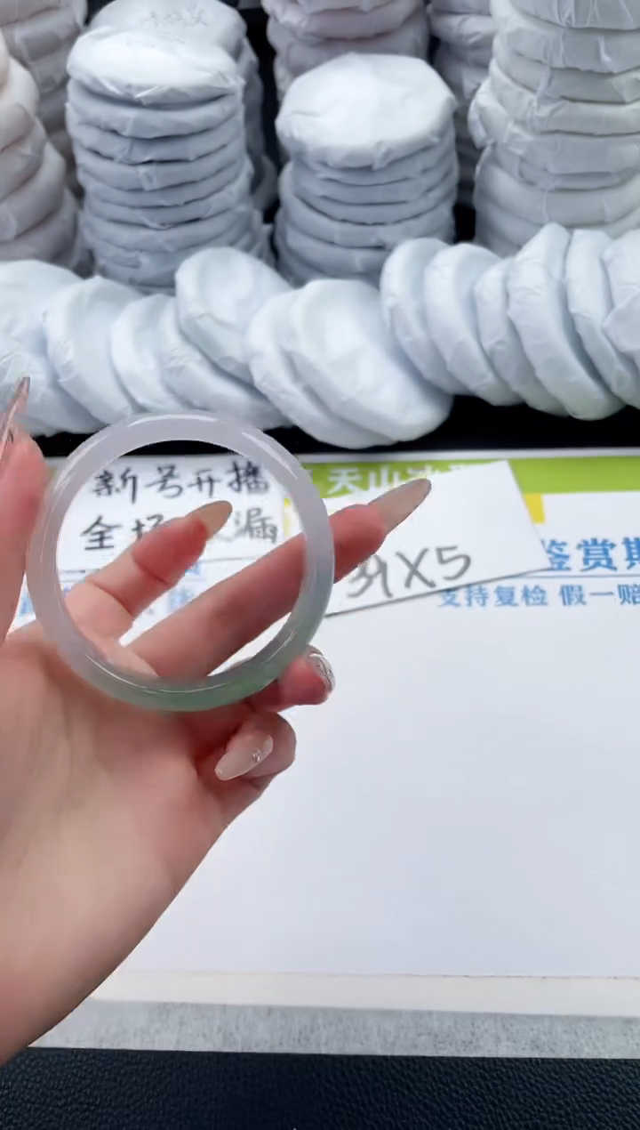 【闪购商品】石英质玉手镯未镶嵌A154