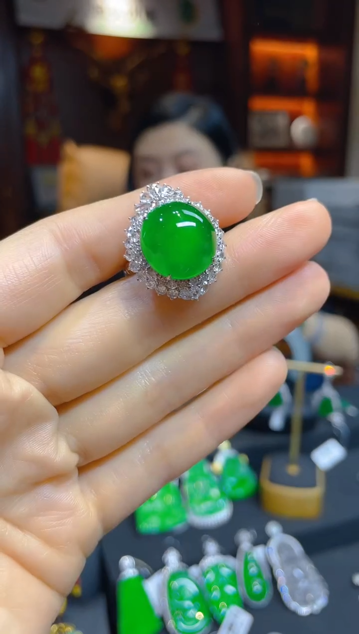 【闪购商品】翡翠戒指18K金镶嵌111941天然A货翡翠蛋面戒指