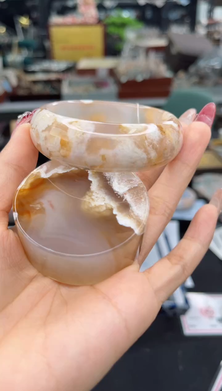 【闪购商品】石英质玉手镯未镶嵌54圈口（赠品镯心）1567100