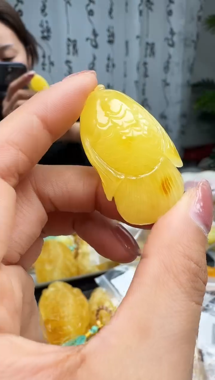 【闪购商品】琥珀裸石未镶嵌挂坠