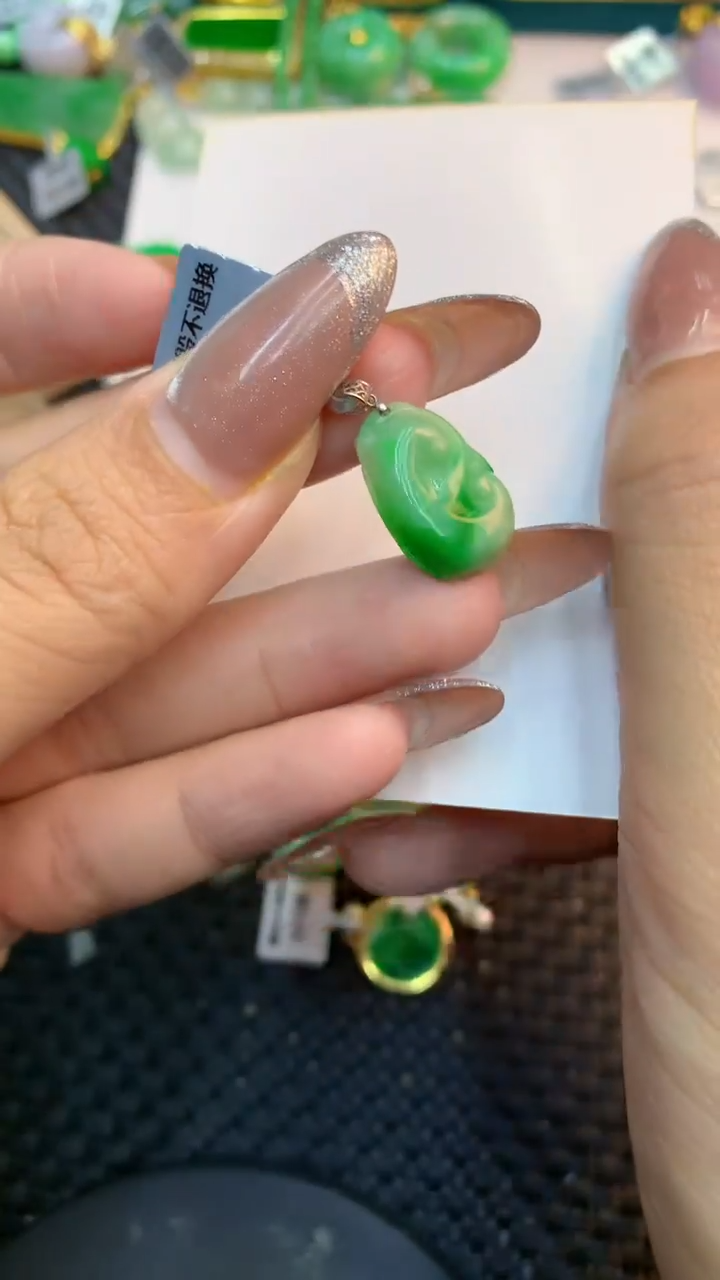 颈饰18K金镶嵌翡翠1
