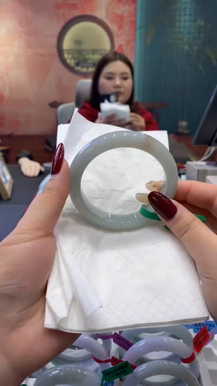 【闪购商品】翡翠手镯未镶嵌多人0017557