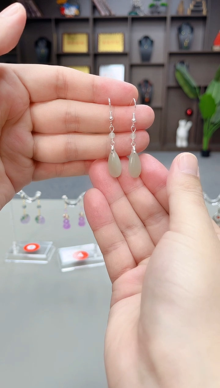 未镶嵌和田玉（子料）耳饰水滴