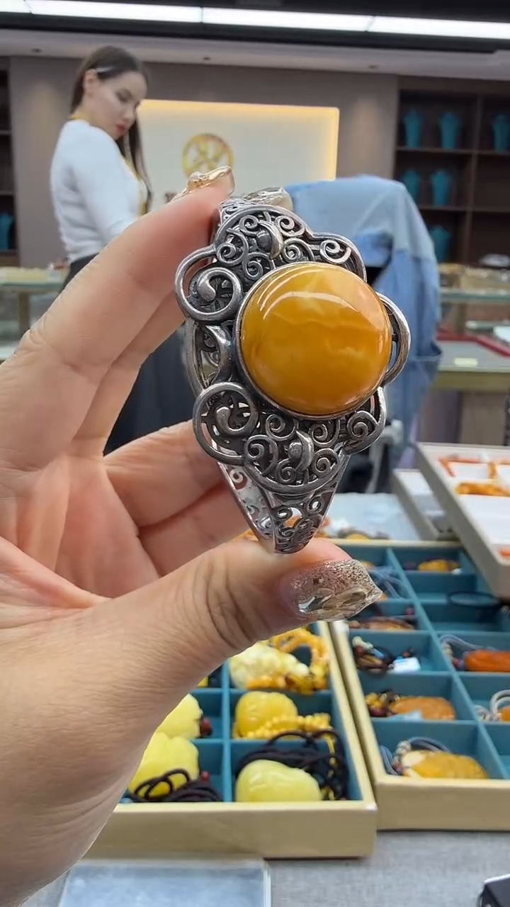 未镶嵌琥珀手镯252秒拍号 假一罚三 