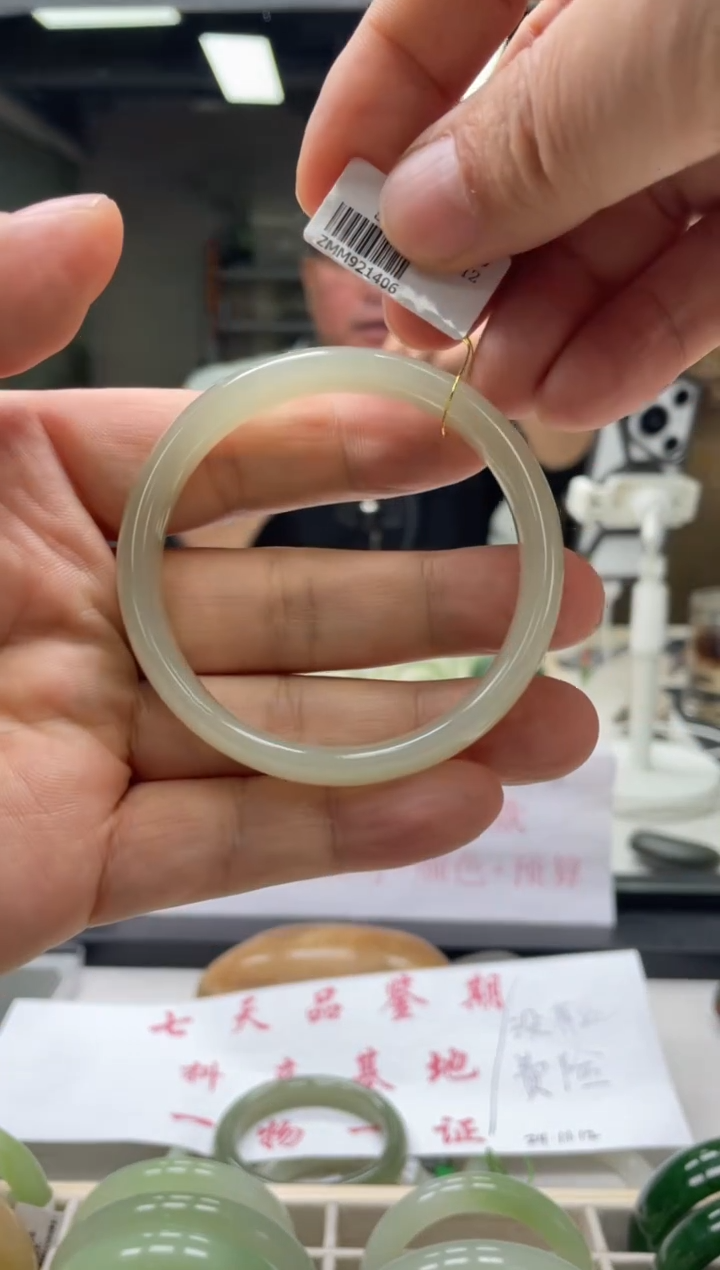 【闪购商品】和田玉手镯未镶嵌编码 1406圈口55-56