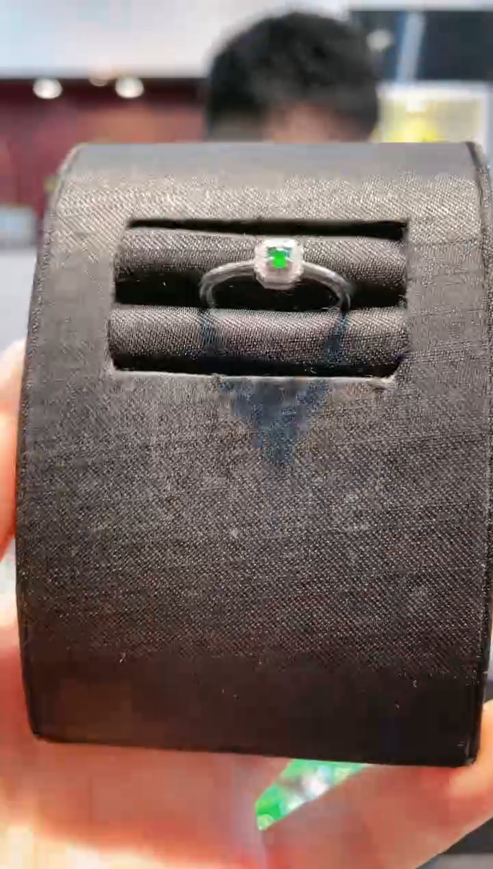 【闪购商品】翡翠颈饰未镶嵌A1天然A货翡翠戒指