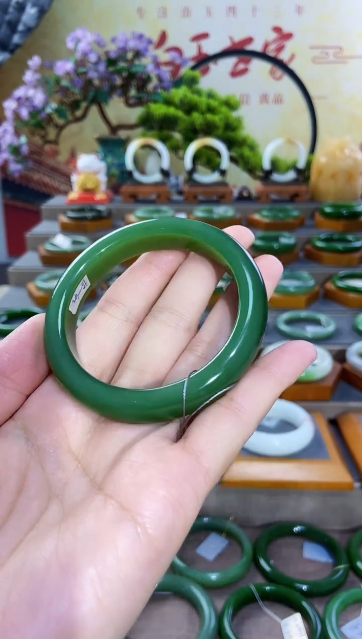 【闪购商品】和田玉手镯未镶嵌俄罗斯老坑碧玉手镯55