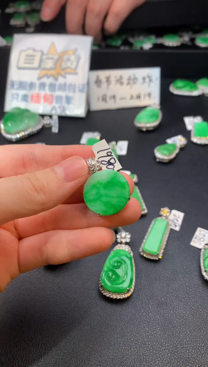 【闪购商品】翡翠颈饰银S925镶嵌翡翠