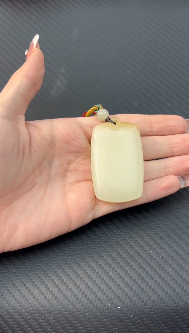 【闪购商品】和田玉吊坠(赠链)未镶嵌且末微色差近矿吊坠