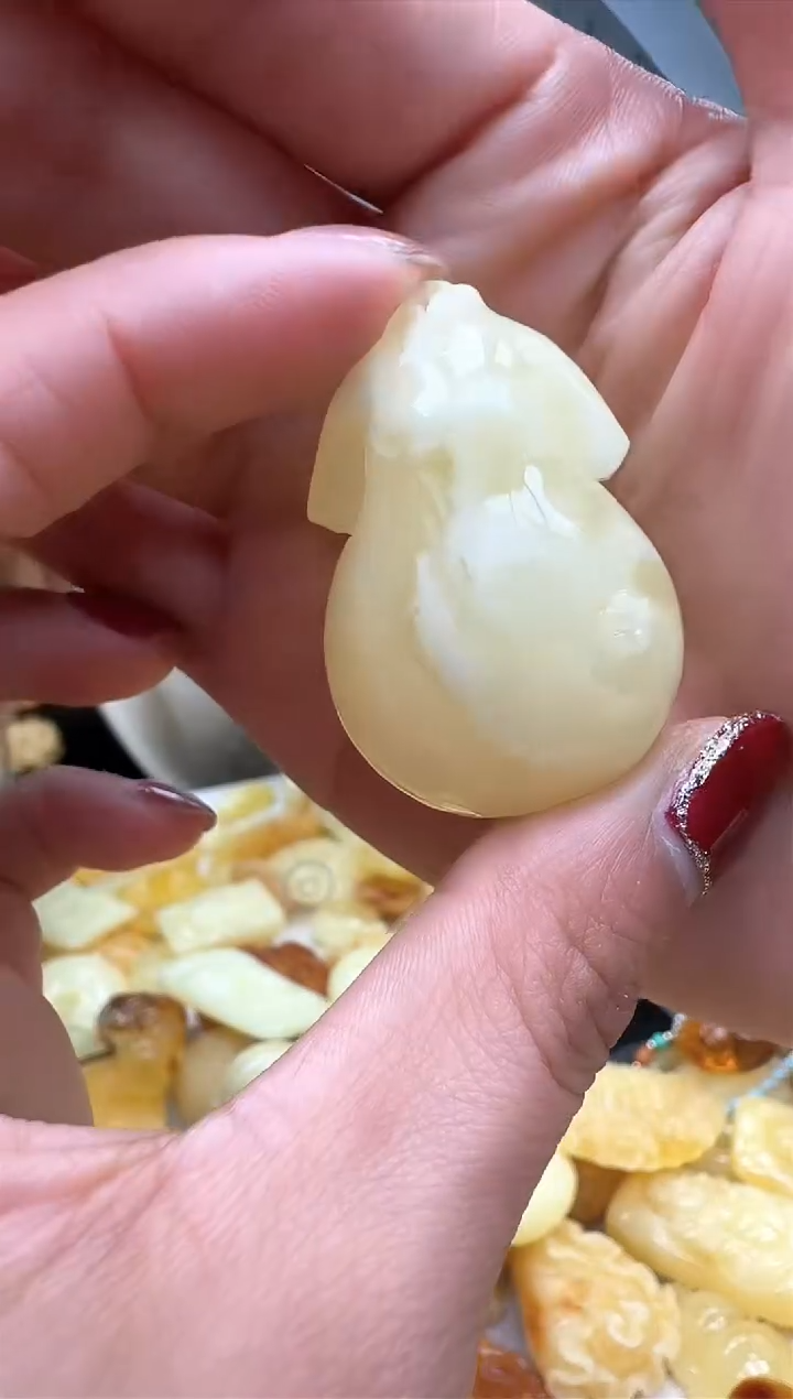 【闪购商品】琥珀裸石未镶嵌挂坠