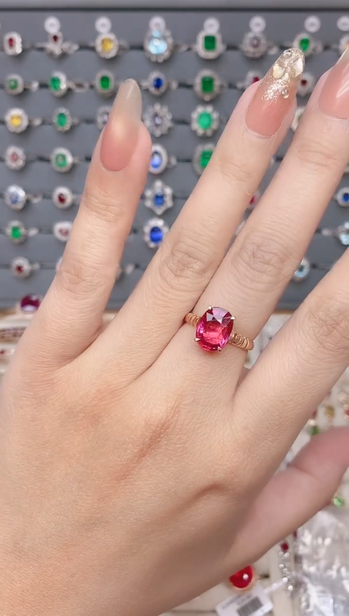 碧玺戒指18K金镶嵌碧玺.