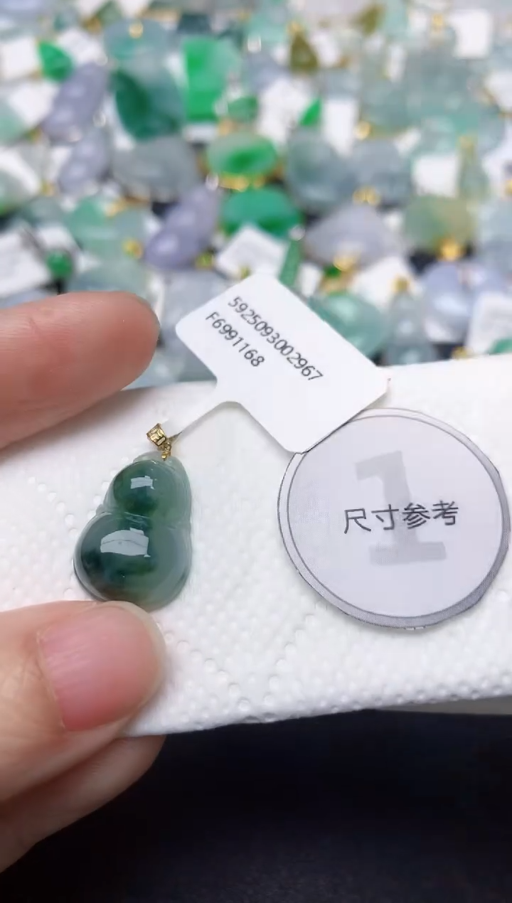 颈饰18K金镶嵌翡翠天然缅甸A货翡翠