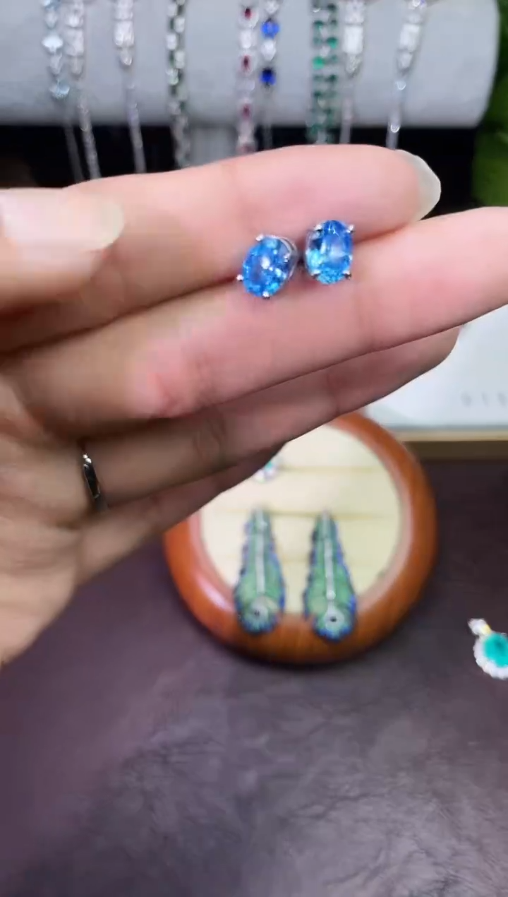 合金合成钻石蓝宝耳钉