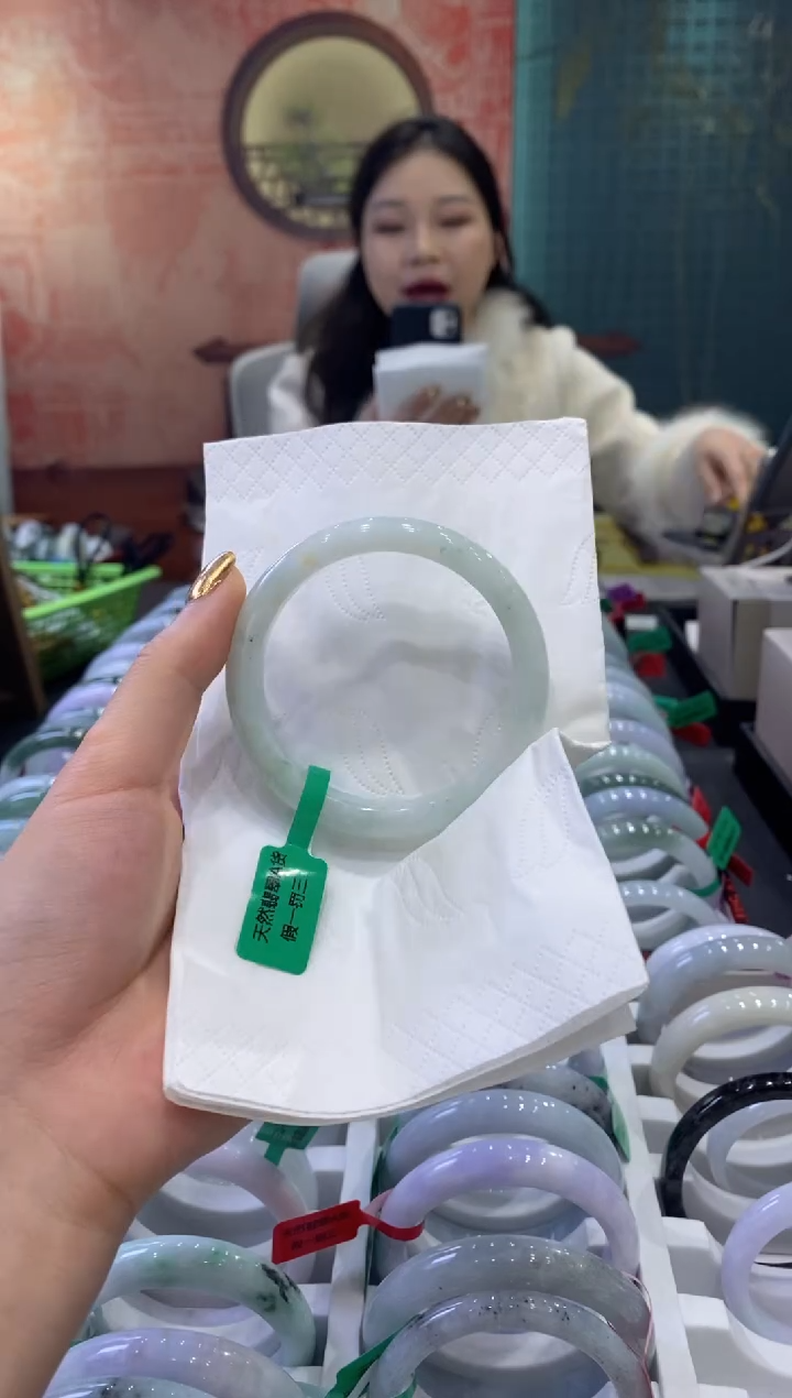 【闪购商品】翡翠手镯未镶嵌多人17513