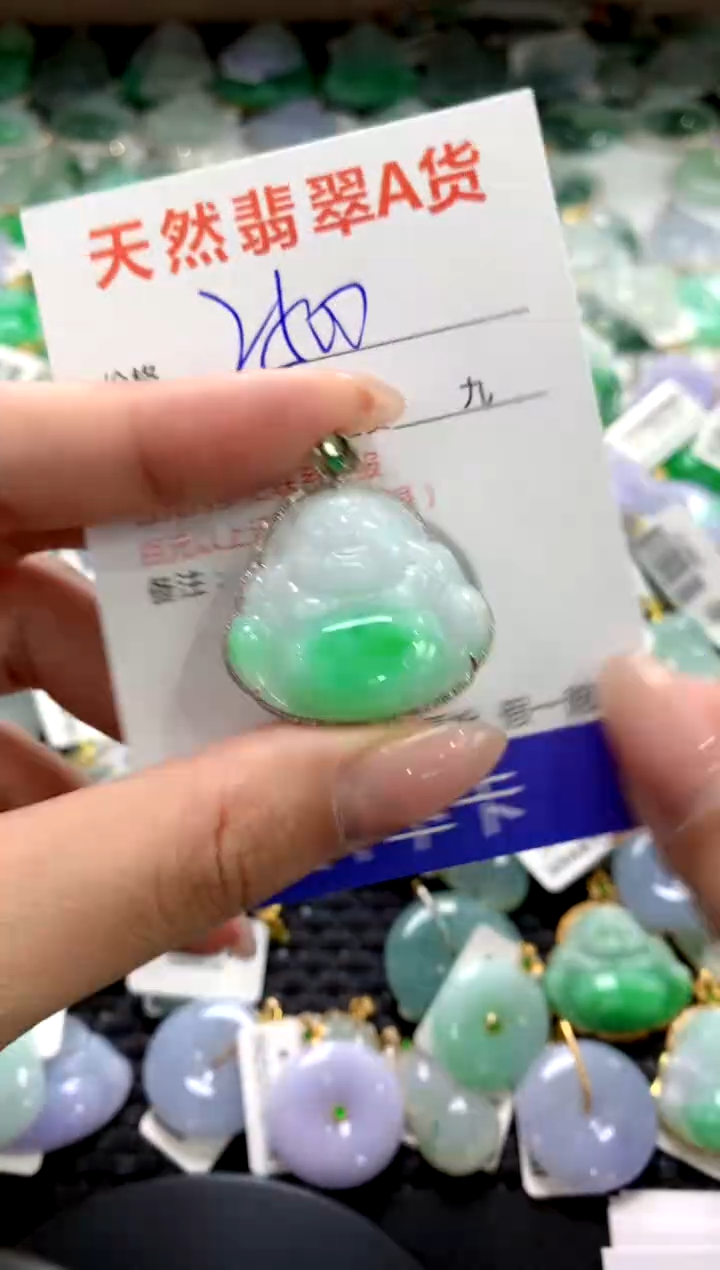 颈饰18K金镶嵌翡翠1111111111111111