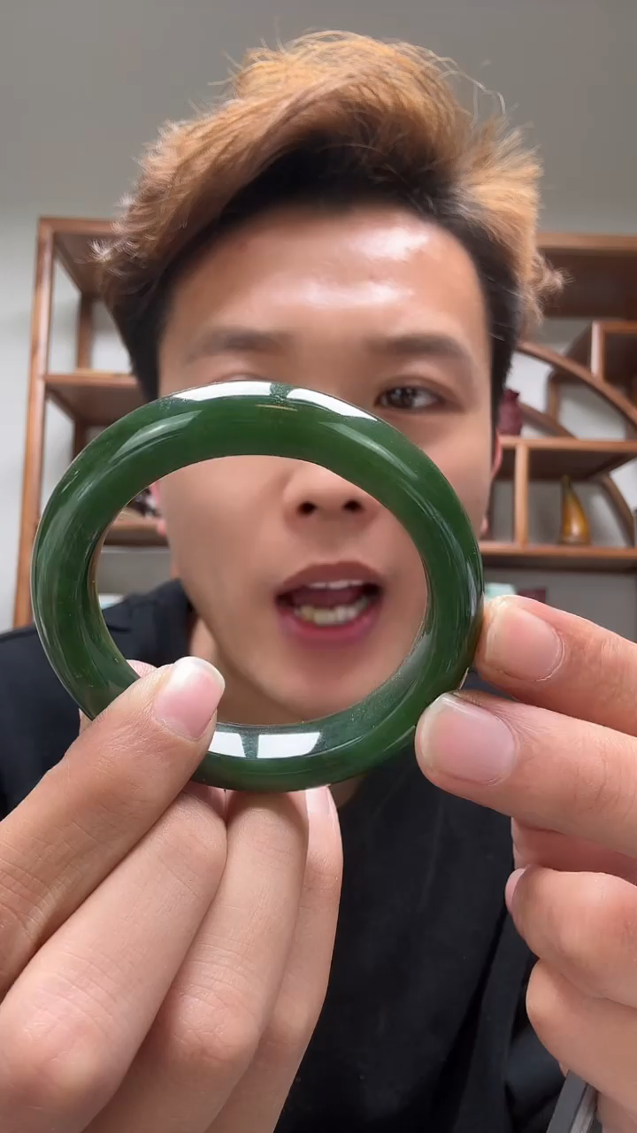 未镶嵌手镯和田玉微瑕多样性发其一P-69