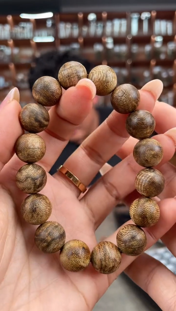 【闪购商品】沉香手串106号海南软丝奇楠种多样性发一条